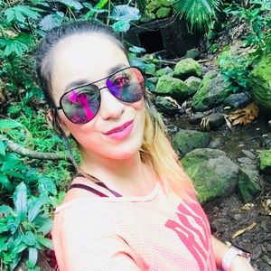 Meet your Posher, Marcela